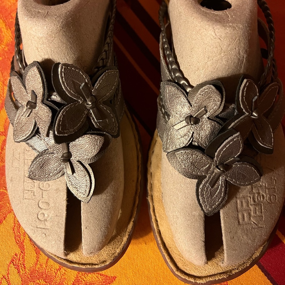 Women’s Clark’s artisan gold sandal